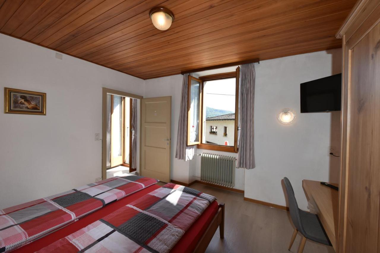 Hotel Pensione Serena Purasca Esterno foto