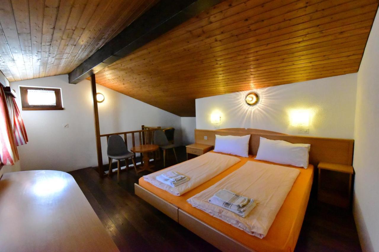 Hotel Pensione Serena Purasca Esterno foto